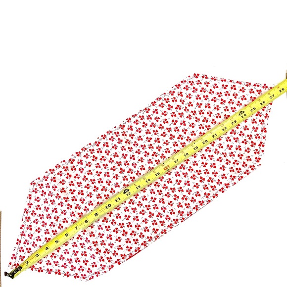 ❣️Valentine's Day Bundle: Tins, Sparkle Socks, Table Runner & Dish Scour Pad - Picture 6 of 14